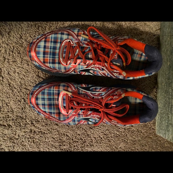 Shoes - Picture 2 of 3